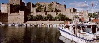 HOLIDAY IN A VILLA in Collioure, CHARACTER COUNTRY