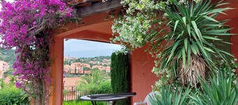 HOLIDAY IN A VILLA in Collioure, CHARACTER COUNTRY