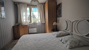 1 bedroom, iron/ironing board, free WiFi - HOLIDAY IN A VILLA in Collioure, CHARACTER COUNTRY (Collioure)