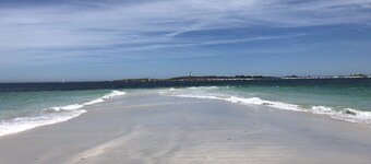 Old Fisherman's cottage with beautiful garden 150 m from the beaches