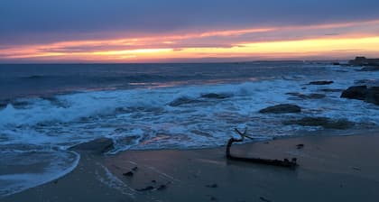 Old Fisherman's cottage with beautiful garden 150 m from the beaches of Concarneau
