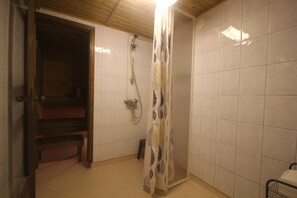 Huoneisto, 2 makuuhuonetta, sauna | Kylpyhuone | Suihku, hiustenkuivaaja, bidee