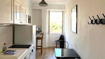 Fridge, microwave, oven, coffee/tea maker
