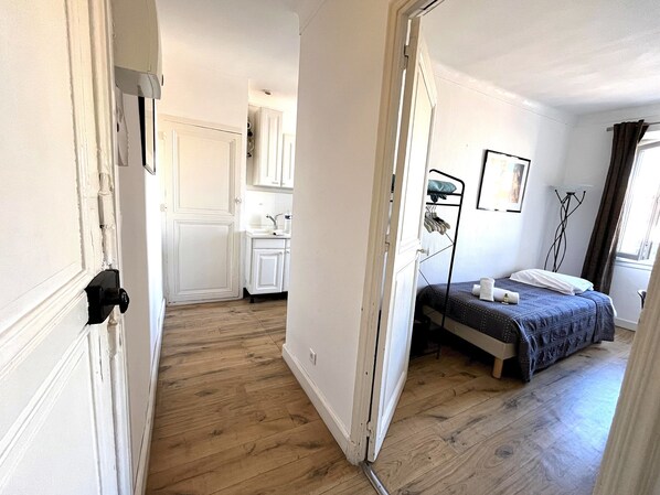 1 slaapkamer, een bureau, internet, beddengoed