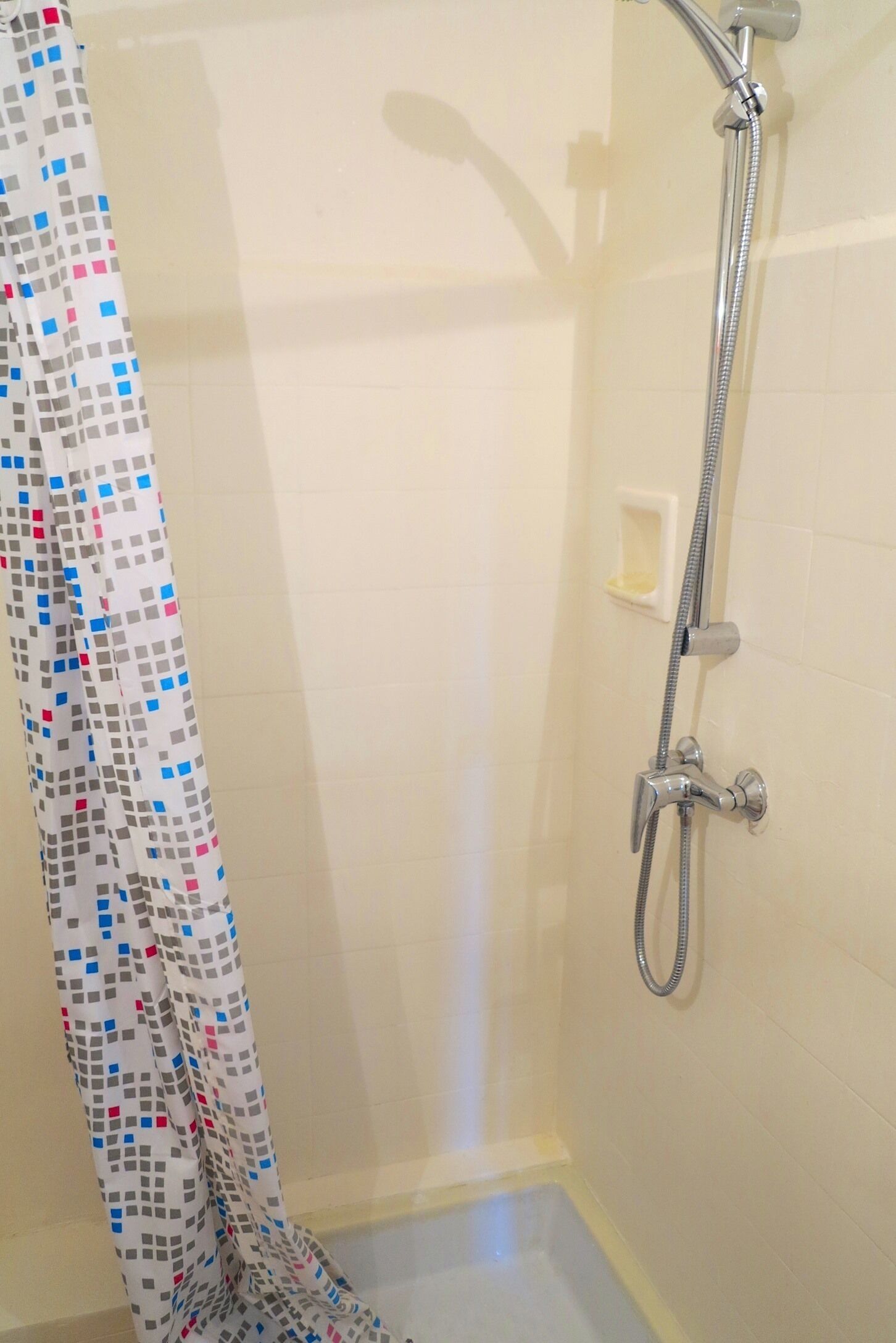 Bruser, gratis toiletartikler, hårtørrer, håndklæder