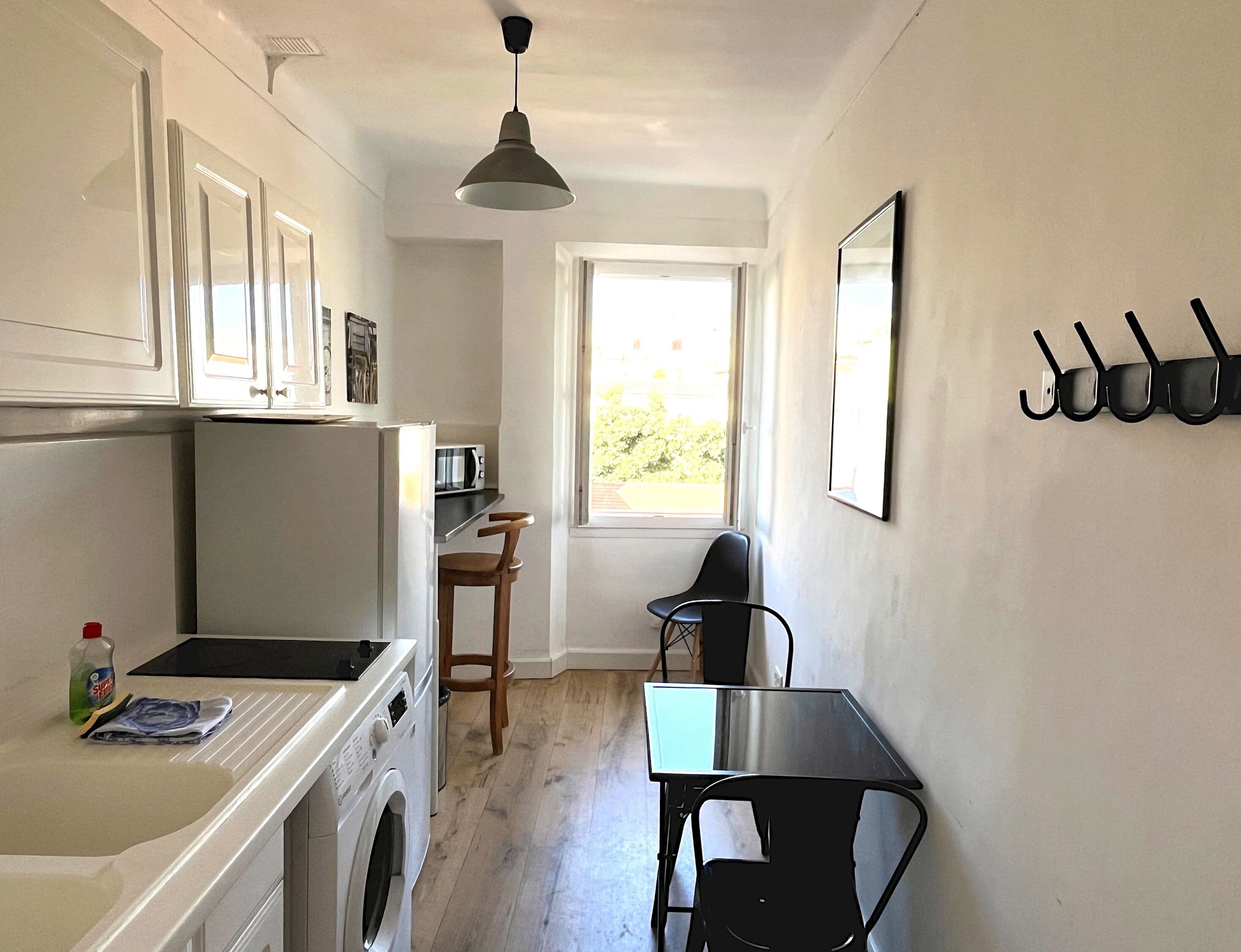 Fridge, microwave, oven, coffee/tea maker