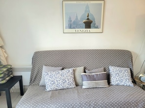 Interior - Vacation home 2 bedrooms, inner courtyard, seaside, 5 places max WiFi parking (Torreilles)