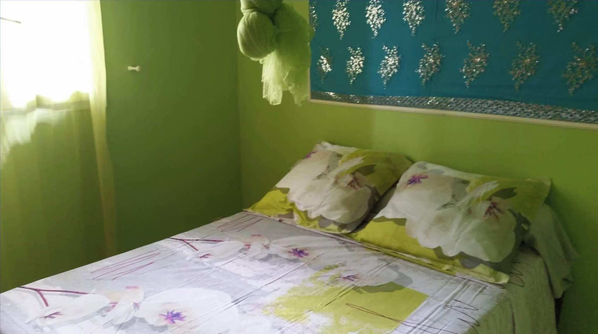 2 多间卧室、熨斗/熨衣板、免费 WiFi、床单