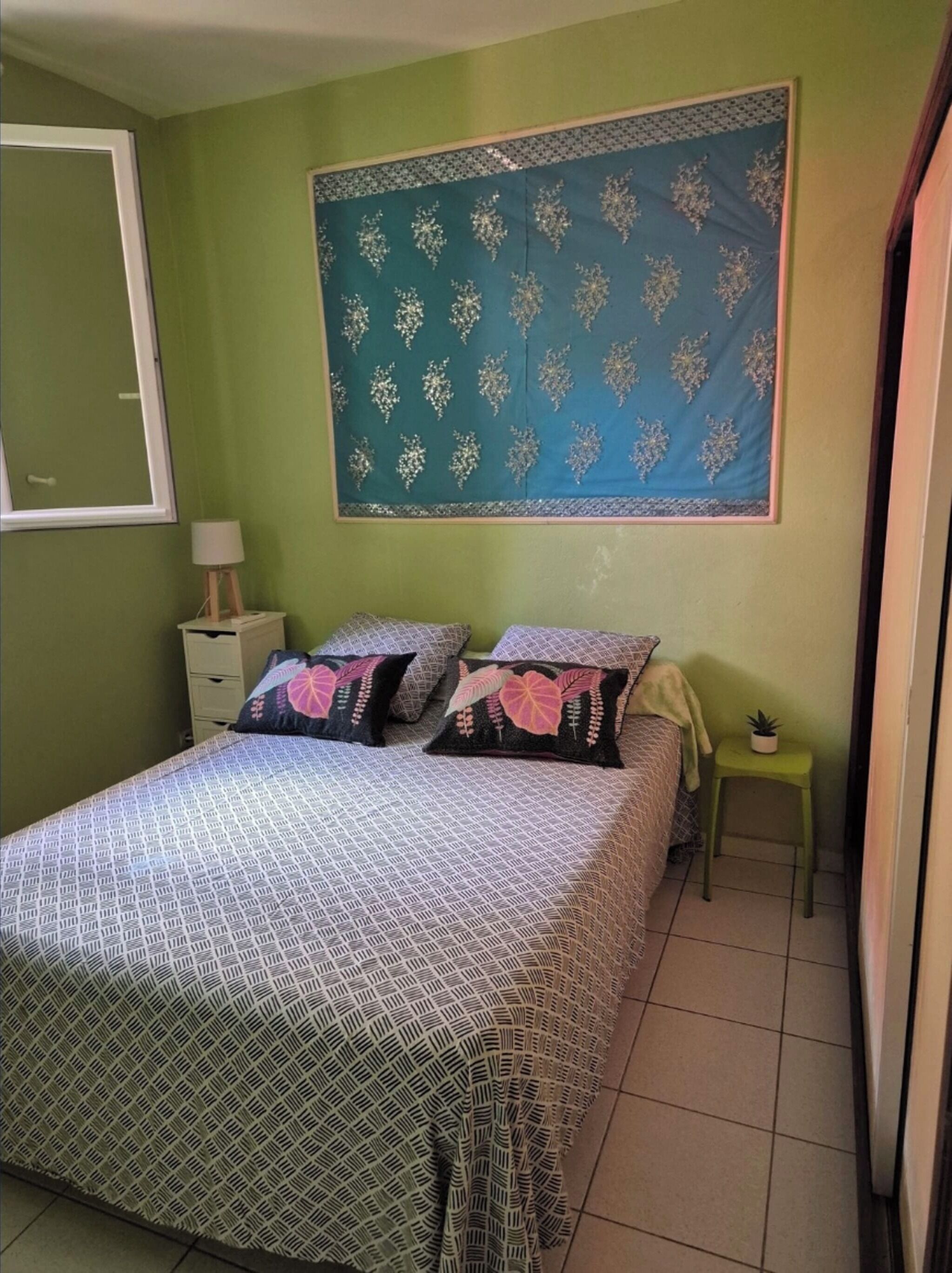 2 habitaciones, tabla de planchar con plancha y wifi gratis 