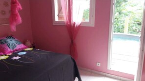 2 chambres, fer et planche à repasser, accès à Internet