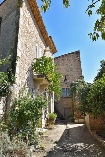 GITE EN PROVENCE PROCHE AVIGNON SANS VIS A VIS CLIMATISE