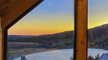 4 bedrooms, iron/ironing board, WiFi