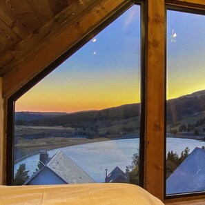 4 bedrooms, iron/ironing board, WiFi - Chalet Lanorak Super Besse center 4/10 people, exceptional view of Lake and Slopes. (Besse-et-Saint-Anastaise)