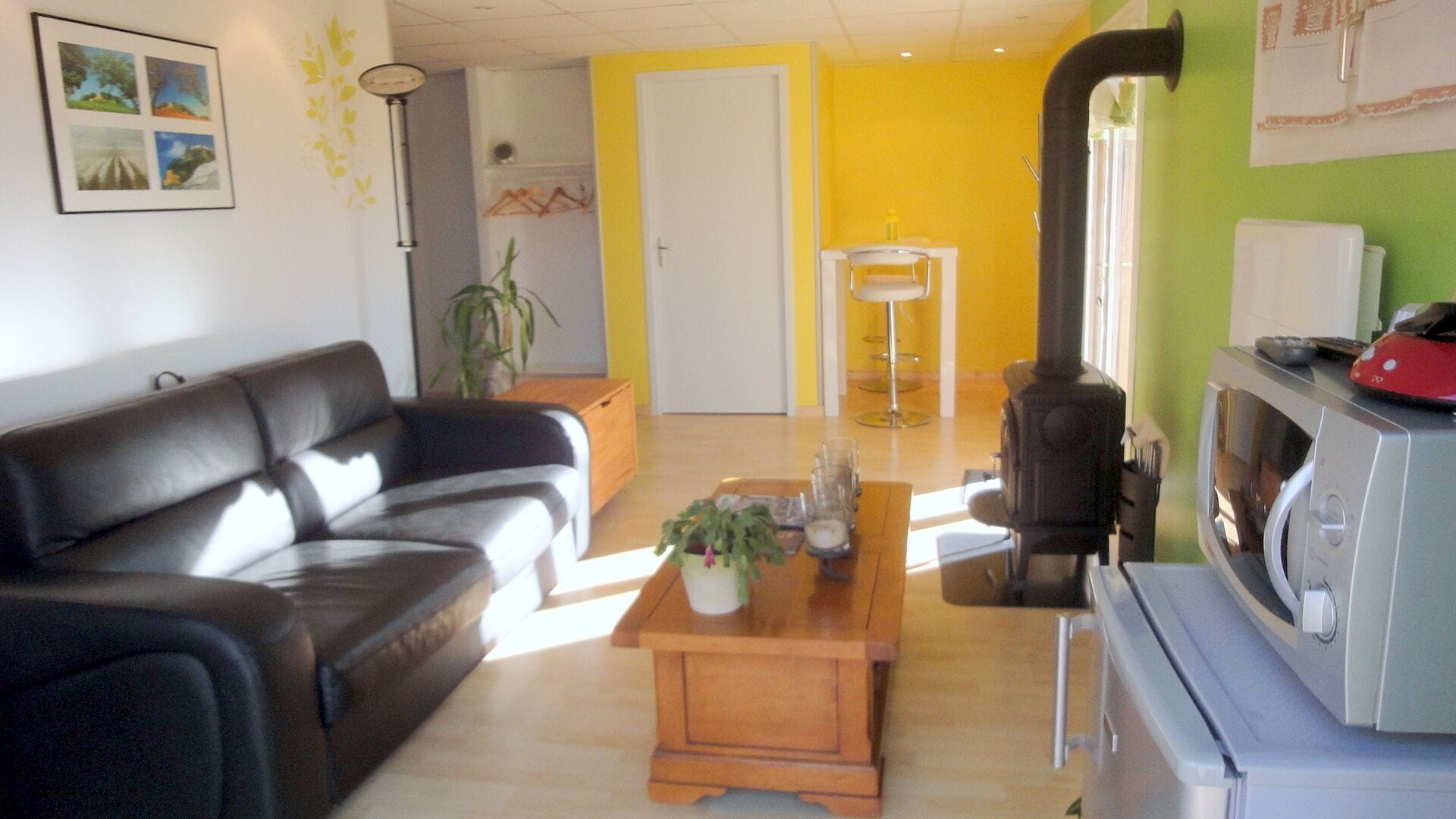 In Clairvaux-Les-Lacs: 35m2 suite with a view of the lakes!