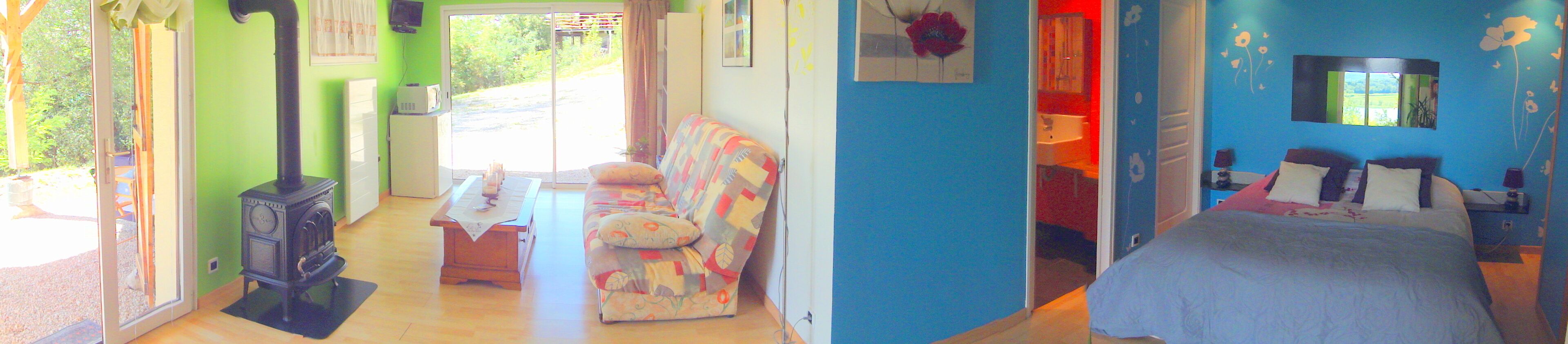 In Clairvaux-Les-Lacs: 35m2 suite with a view of the lakes!