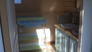 A bathroom with a sink, mirror, and a towel rack. - RESTORED FARM LAND LEISURE & SON IN QUIET AT THE EDGE BRAYE (Savigny-Sur-Braye)