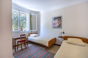 4 bedrooms, iron/ironing board, travel crib, free WiFi