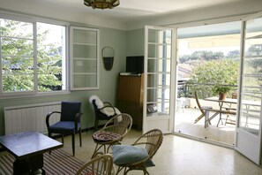 TV, DVD player, foosball, table tennis