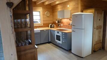 Refrigerador, microondas, horno, placa de cocina