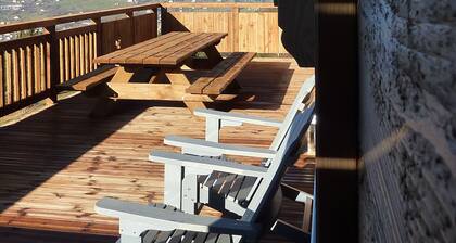 Grand confort,calme,vue lac,nature,wifi,sauna,billard,proche pistes,borne charge