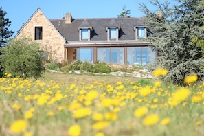 Exterior detail - Beach view villa at the end of the garden covered swimming pool heated all year round (Lanmodez)