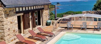 Villa mit Strandblick am Ende des Gartens, überdachter Pool, ganzjährig beheizt