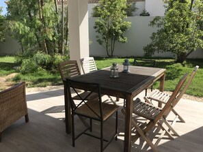 Outdoor dining - CAP D'AGDE New comfortable villa 100m from the beach with wooded garden 300m2 (Agde)