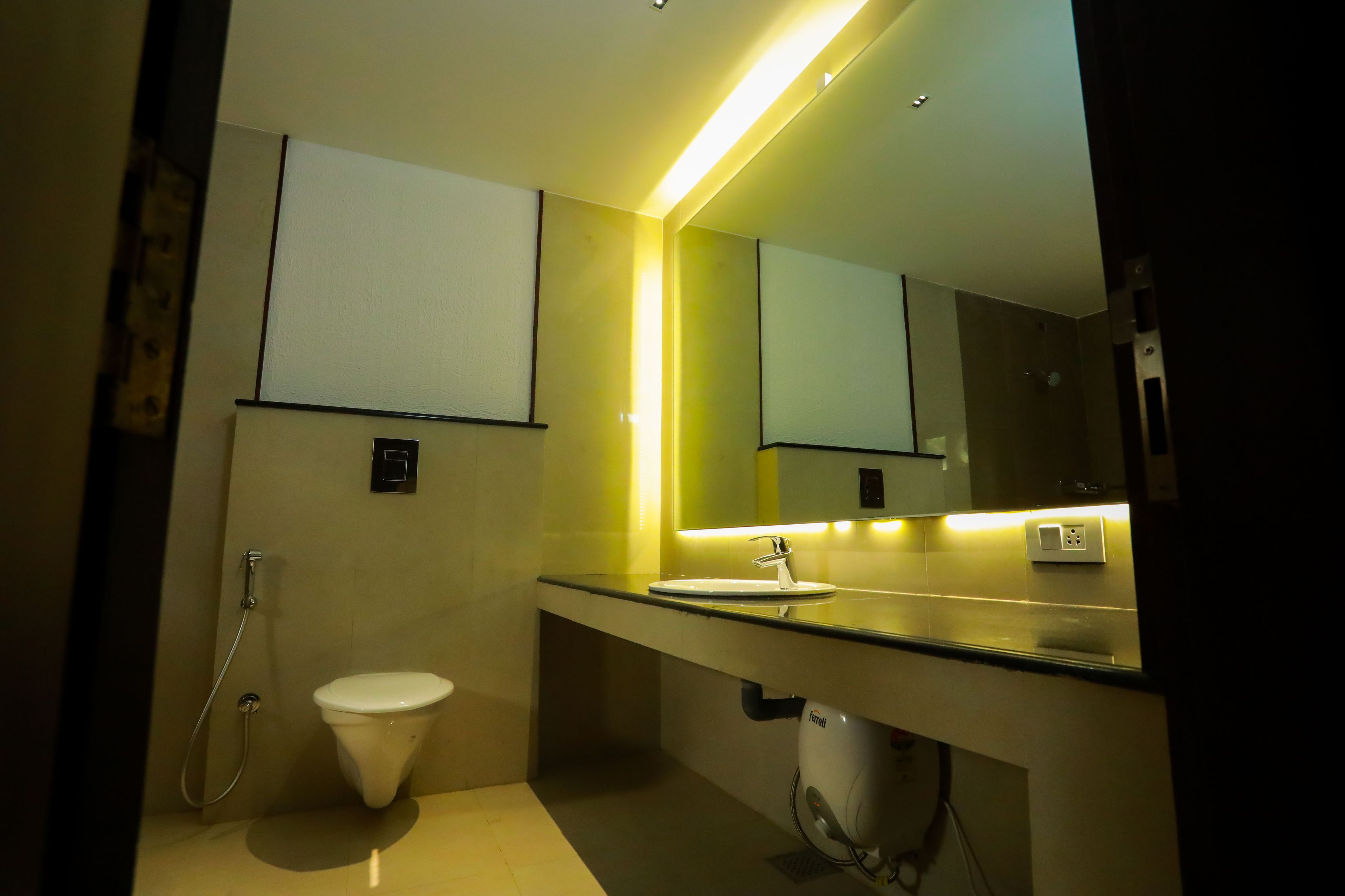 Kamar Double Deluks, 1 Tempat Tidur Queen, akses difabel, Bebas Asap Rokok | Kamar mandi | Shower dan perlengkapan mandi gratis