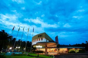 Exterior - Hyde Park (Ernad)