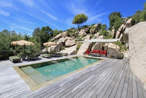 Outdoor pool - Magnificent luxury villa with mirror pool. (Albitreccia)