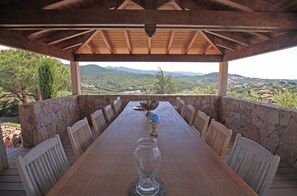 Outdoor dining - Magnificent luxury villa with mirror pool. (Albitreccia)