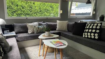Fireplace, books, stereo