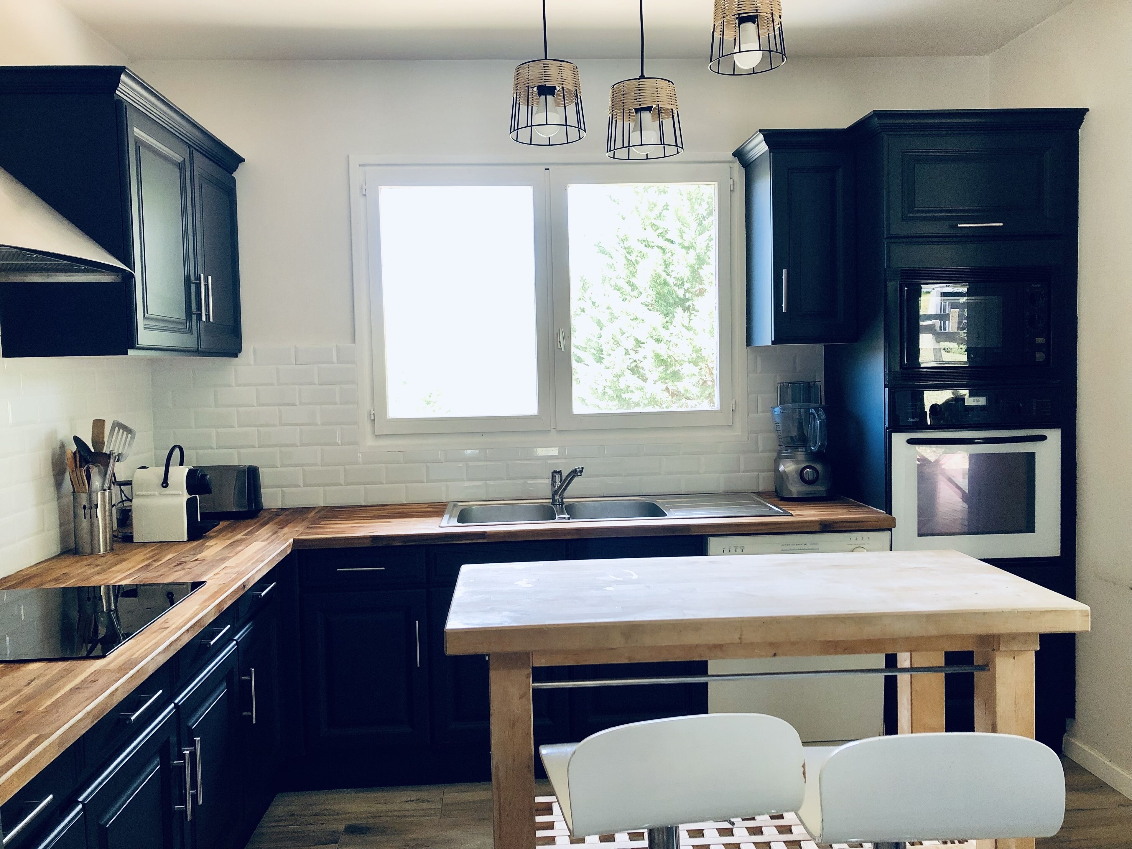 BEAUTIFUL HOUSE 200 M FROM THE LAKE AND 5 MIN BY CAR FROM THE OCEAN