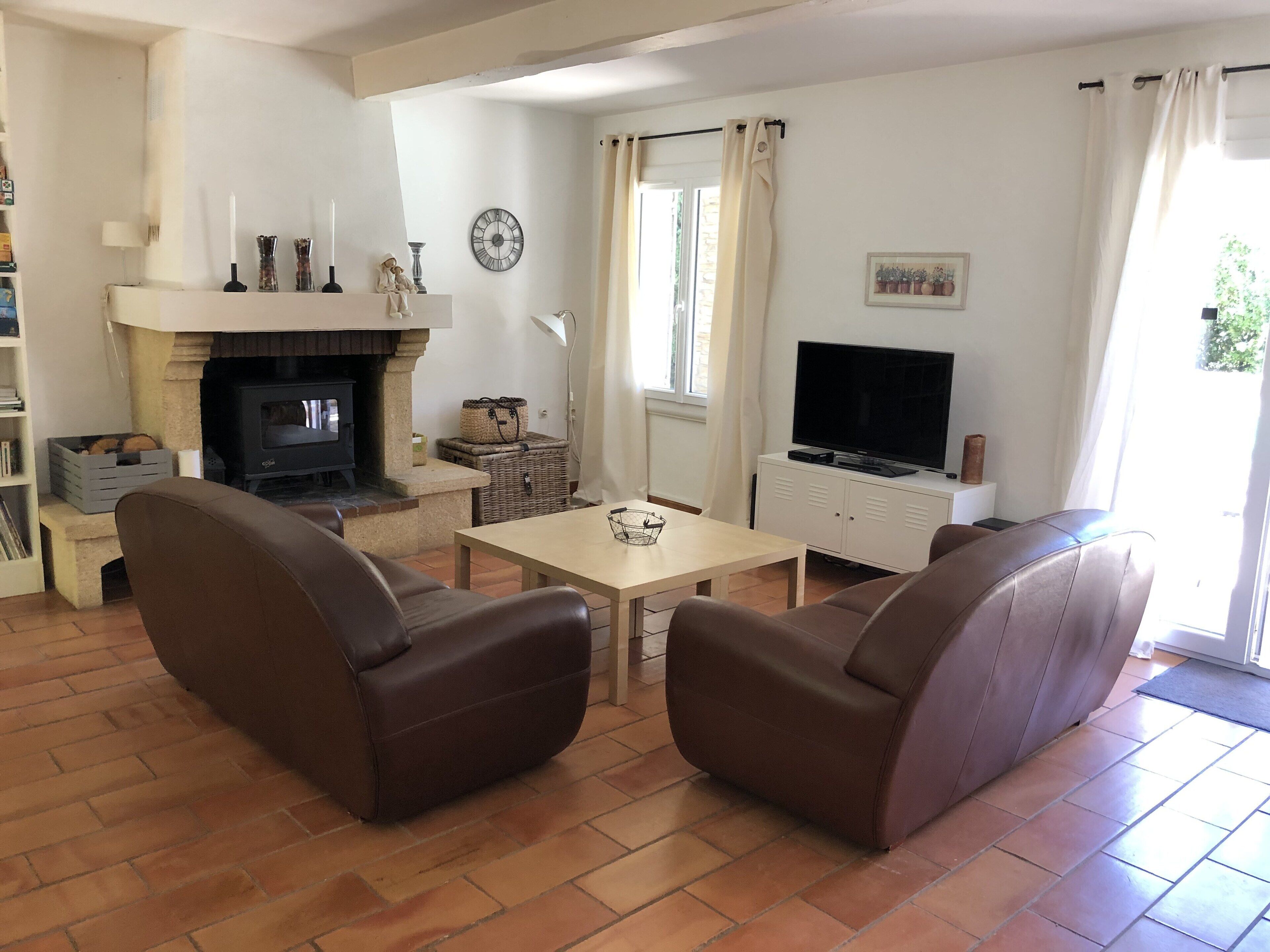 Charming villa with large heated pool between Ardèche and Provence