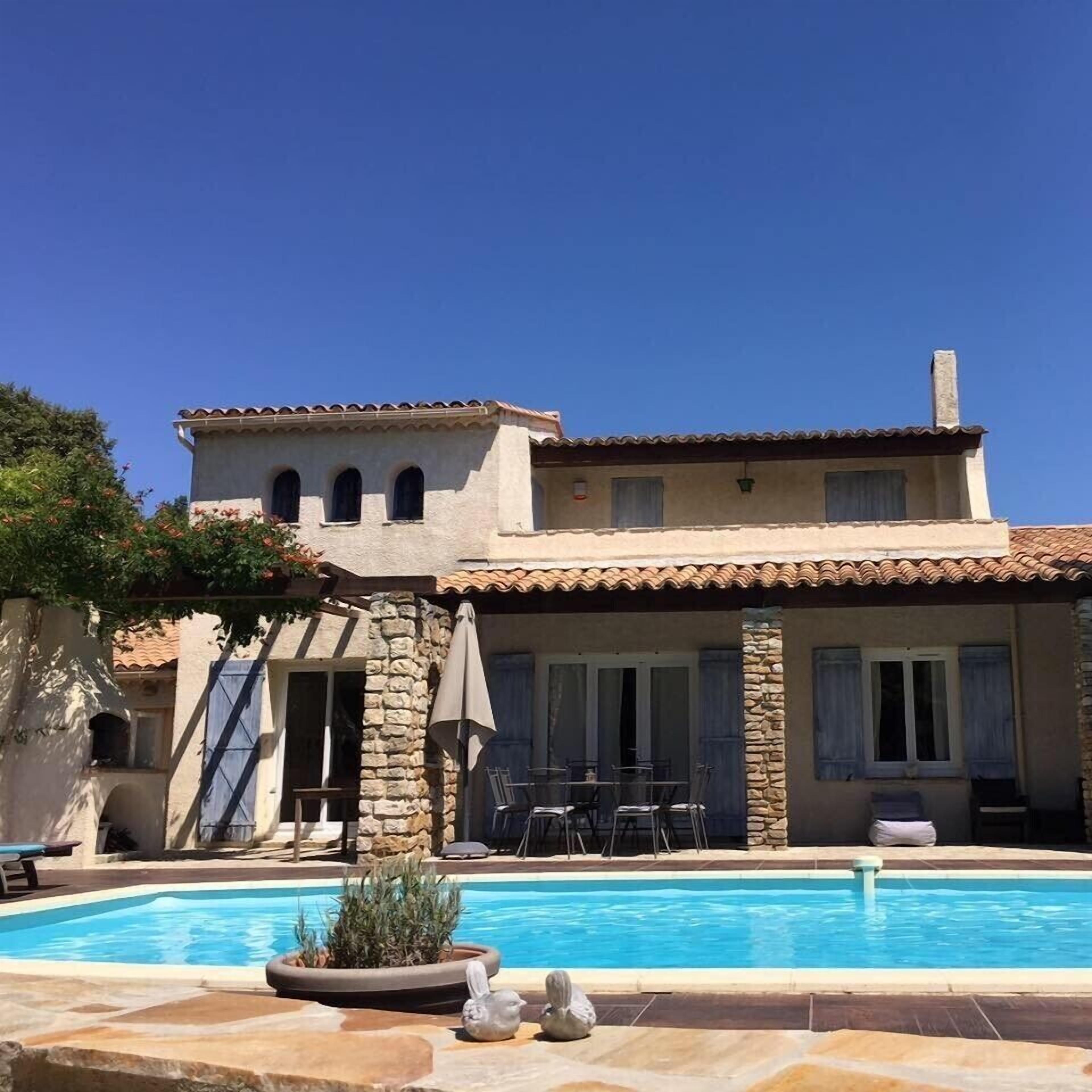 Charming villa with large heated pool between Ardèche and Provence