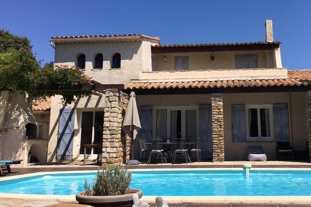 Charming villa with large heated pool between Ardèche and Provence
