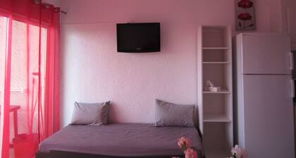 CLOSE TO THE BEACH for 2 or couple with young children