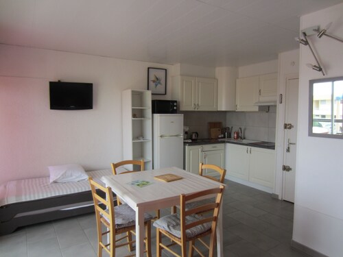 TOUT PRES DE LA PLAGE pour 2  ou couple avec  enfants en bas âge