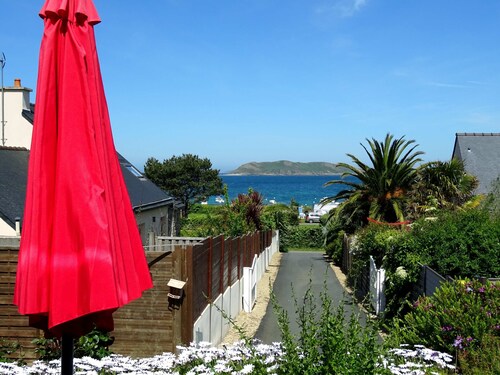 Gîte bord de l'eau, les Agapanthes, bay of Perros Guirec - Brittany on the GR34
