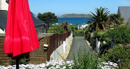 Gîte bord de l'eau, les Agapanthes, bay of Perros Guirec - Brittany on the GR34