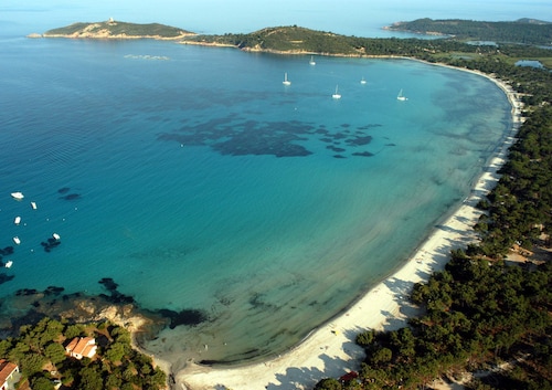 Villa de standing avec piscine , 8 couchages , 5 min des plages