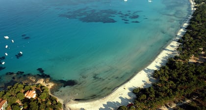 Villa de standing avec piscine , 8 couchages , 5 min des plages
