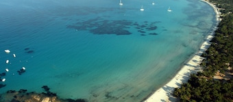 Villa with pool, sleeps 8, 5 min beaches