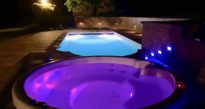 Villa des Templiers - 20 minutes from Brussels Airport - Sleeps 8 to 15 -