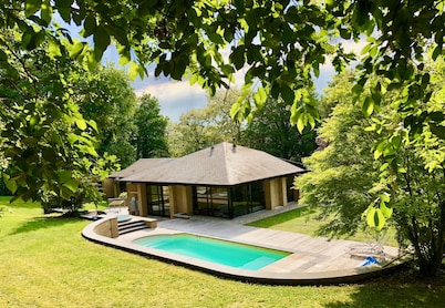 Villa des Templiers - 20 minutes from Brussels Airport - Sleeps 8 to 15 -