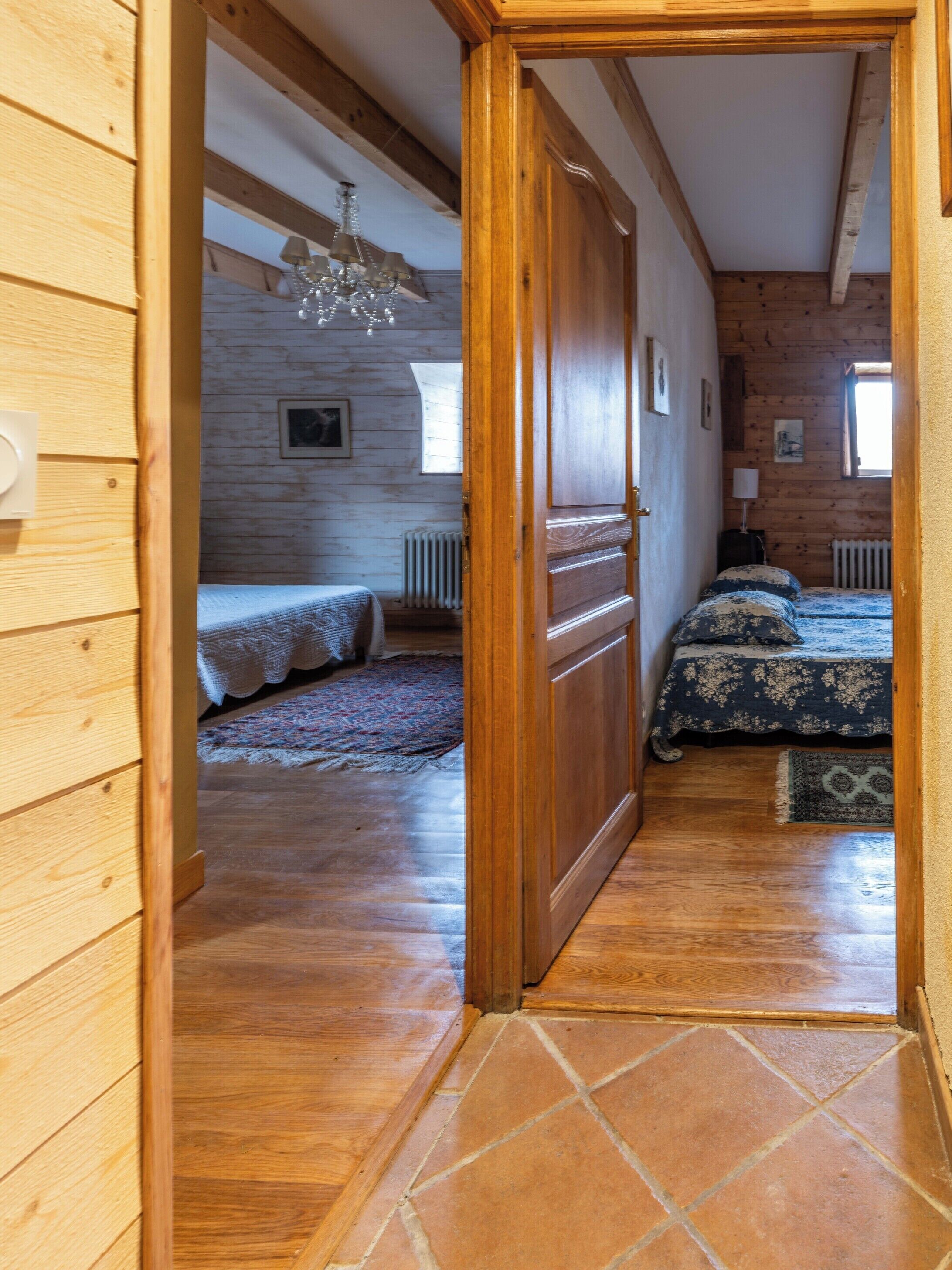 4 habitaciones y tabla de planchar con plancha 