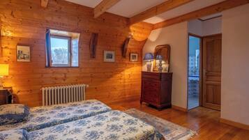 4 chambres, fer et planche à repasser