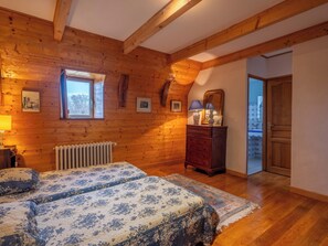 4 chambres, fer et planche à repasser