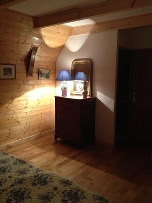 4 chambres, fer et planche Ă repasser