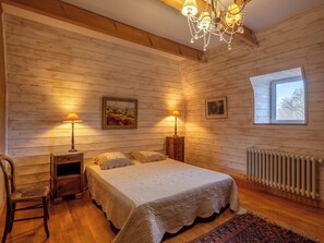 4 bedrooms, iron/ironing board - 🌟Parenthèse nature en Auvergne: Maison typique au panorama exceptionnel-10 pers (saint- sauves d'Auvergne)